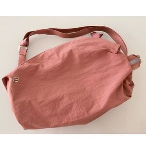 lululemon fast track bag